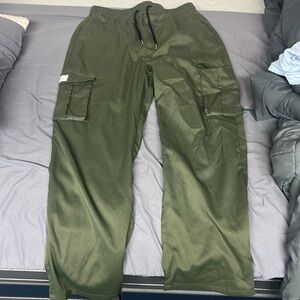 Men’s green cargo pants size large